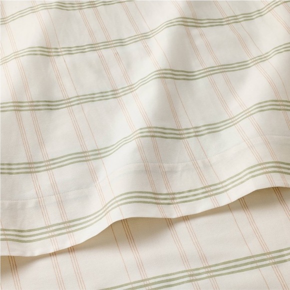 Queen 300 Thread Count Scalloped Edge
Plaid Sheet Set Cream/Green -
Studio McGee - Picture 3 of 5